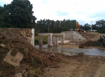  Preparação e instação de comportas para enchimento de reservatório. Localização: Papanduva, Vale do Itajaí - SC.
