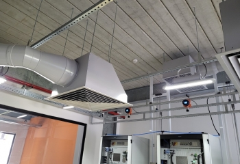  Exaustores os quais removem o ar quente da unidade de produção. 
