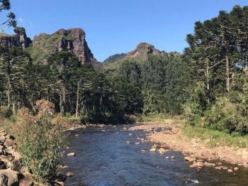 Visita técnica de campo para Estudo de Impacto Ambiental (EIA). Imagem do Rio Canoas no município de Urubici  (SC).